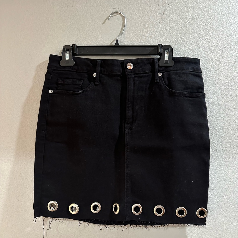 Good American Black Mini Pencil Skirt with Silver Accents